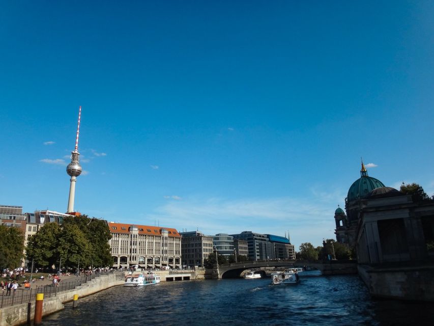 Berlin: 2.5-Hour East Side Boat Cruise With Commentary - Commentary and Languages Offered