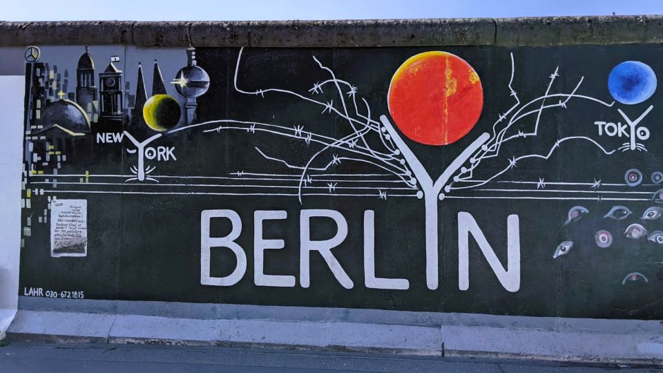 Berlin: Berlin Wall, Self-Guided Tour With Facts & Anecdotes - Preparing for the Tour