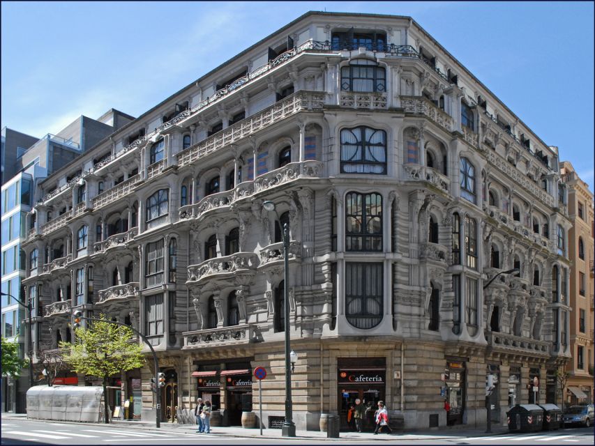 Bilbao: Historical and Architectural Walking Tour - Accessibility and Group Details