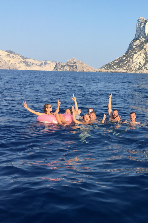 EXCURSION IN PRIVATE BOAT TO ES VEDRA & BEST CAVES OF IBIZA - Customer Feedback