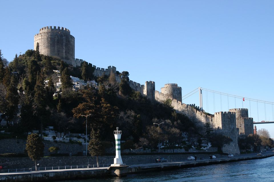 Istanbul: Bosphorus Boat Tour and Two Continents With Lunch - Istanbul City Walls: 8 Kilometers