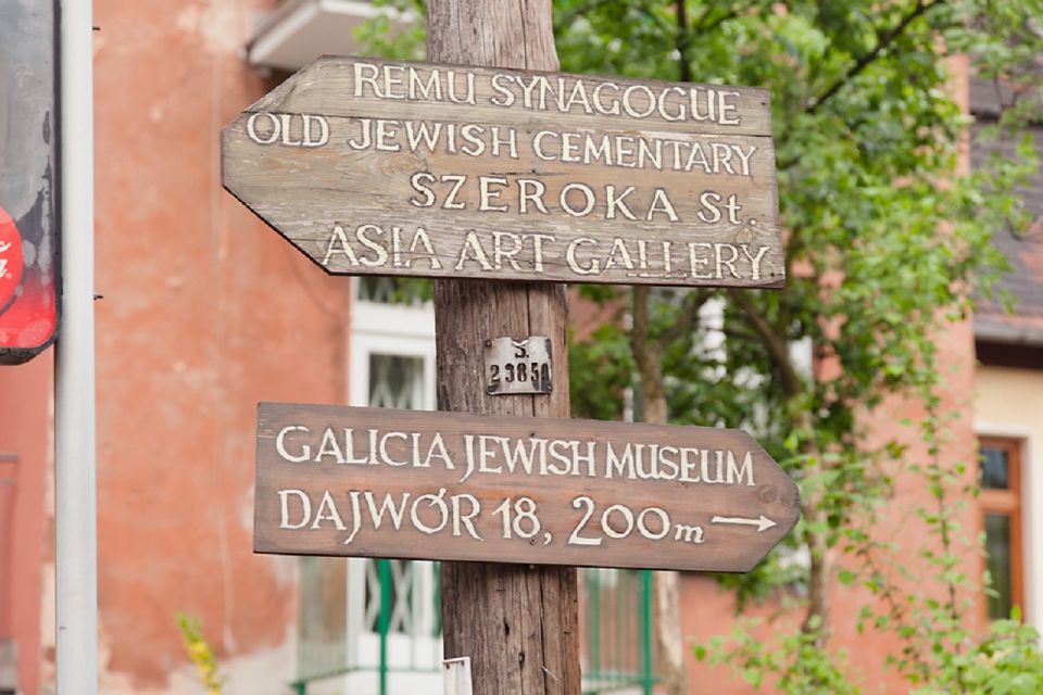 Krakow: Kazimierz Jewish District Private Guided Tour - Exploring the Synagogues