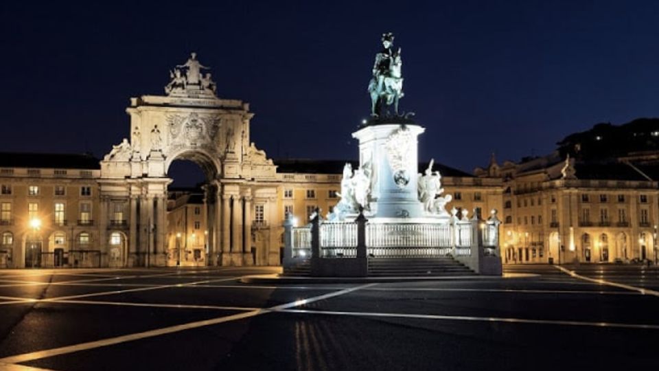 Lisbon by Night Private Tour - Enjoying Portuguese Treats