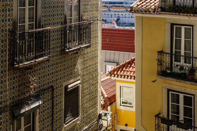 Lisbon Old Town Tour - Group Size and Transportation