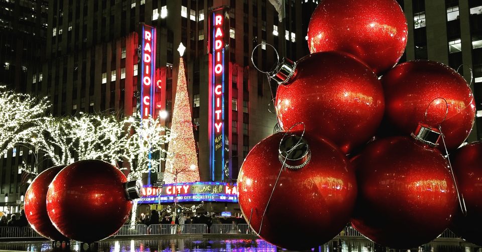 New York City: Holiday Lights Extravaganza Walking Tour - Tour Accessibility