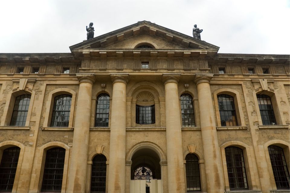 Oxford: Discovery Walk & Reading Walking Tour - Capturing Memories