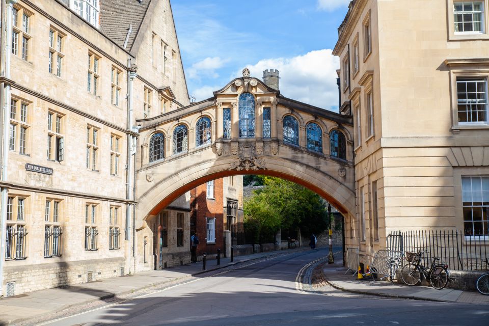 Oxford: Private Walking Tour With University Alumni Guide - Famous Colleges Visited