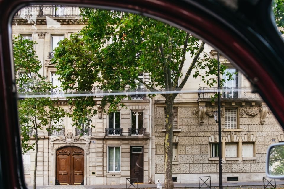 Paris: 1-Hour Vintage Citroen 2CV Tour - Discovering Paris in Timeless Style