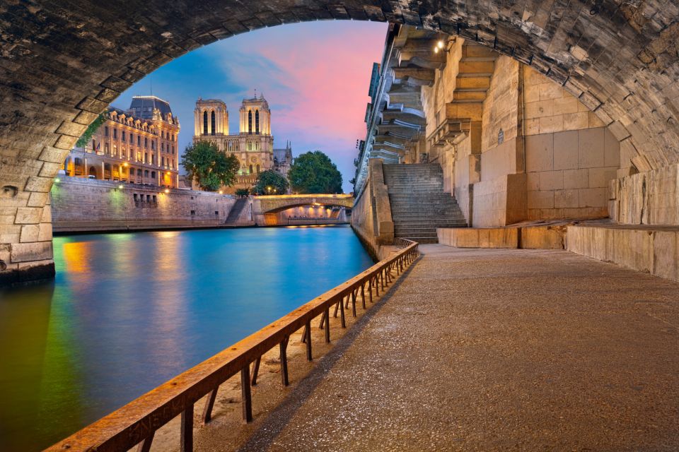 Paris: Highlights Self-Guided Scavenger Hunt and Tour - Self-Guided City Tour