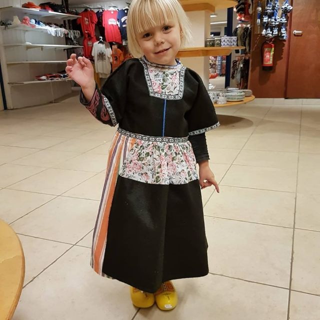 Picture in Volendam Costume With Cheese and Clog Tour - Customer Ratings and Feedback