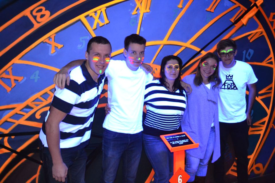 Prague: Glow Golf Mini Golf Game by UV Light - Glow Golf Atmosphere and Activities