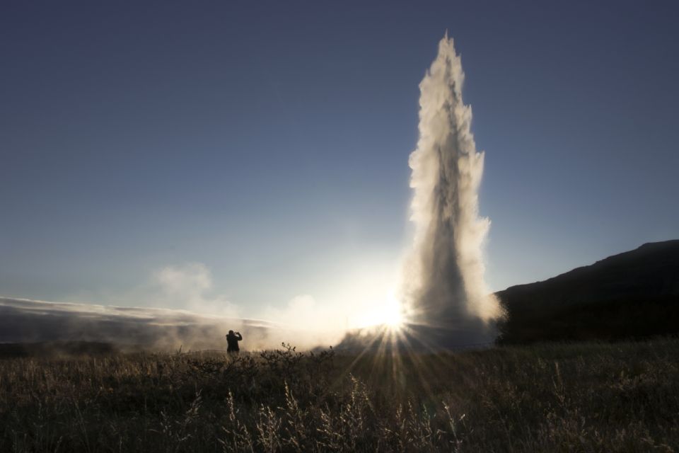 Reykjavik: Golden Circle, Tomato Farm, and Kerið Crater Tour - Important Considerations