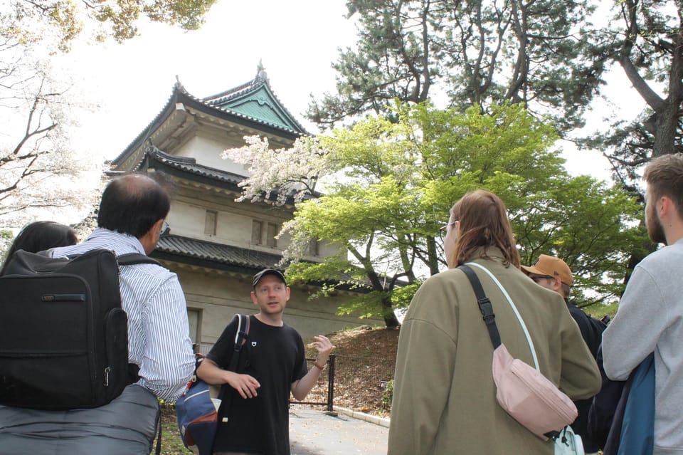 Tokyo: Imperial Palace Historical Walking Tour - Group Size and Guide