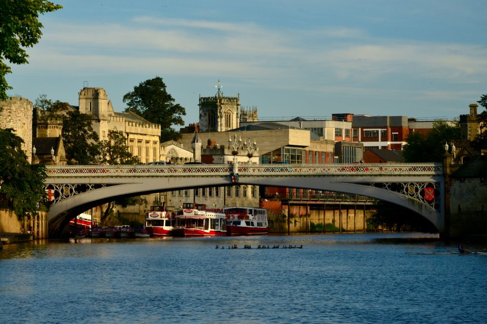 York: 1-Hour Small Group Evening Walking Tour - Experiencing the York Minster