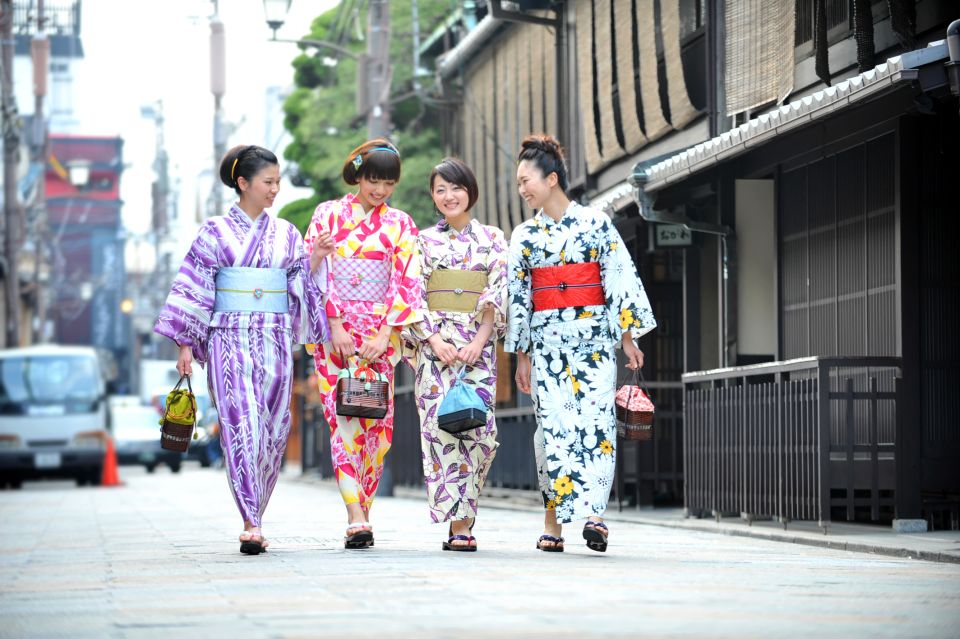 Kyoto: Rent a Kimono for 1 Day - Language and Accessibility