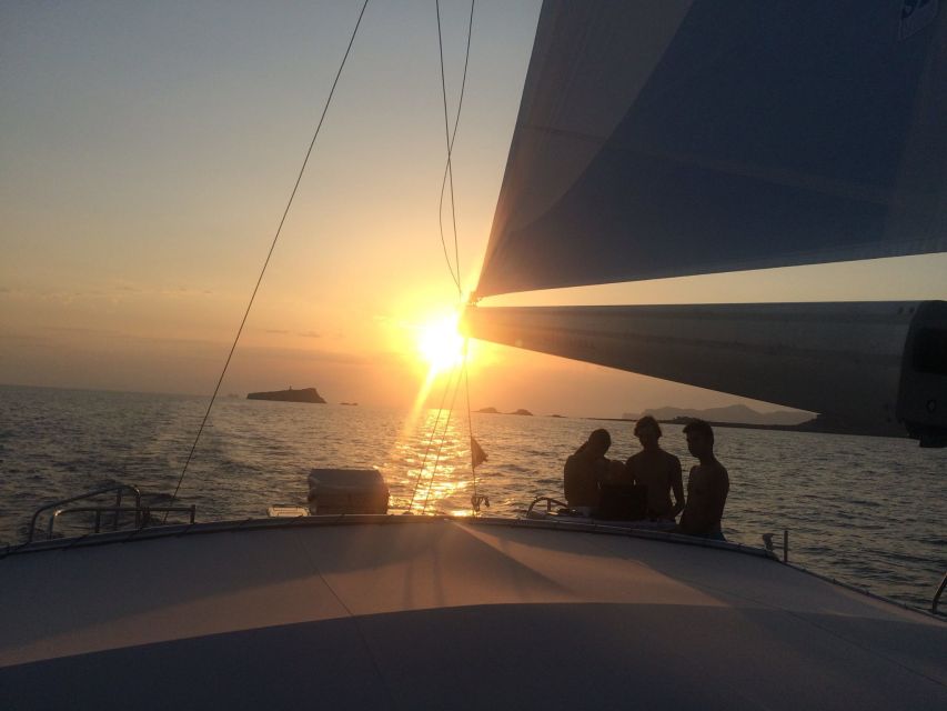 Palma De Mallorca: Deluxe Catamaran Sailing Tour With Meal - Things To Known