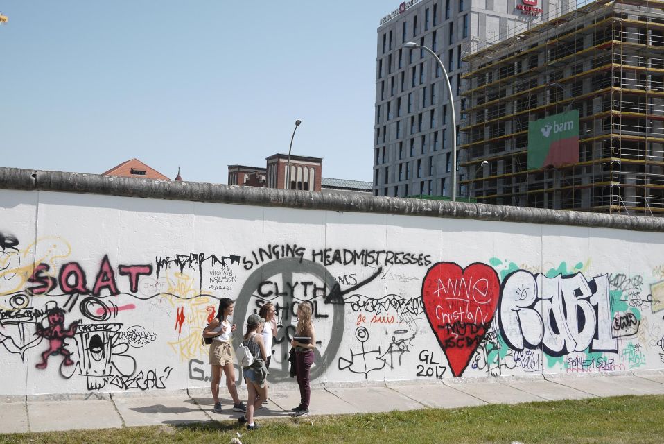 Berlin: History and Alternative Tracks With Local Guide - Key Points