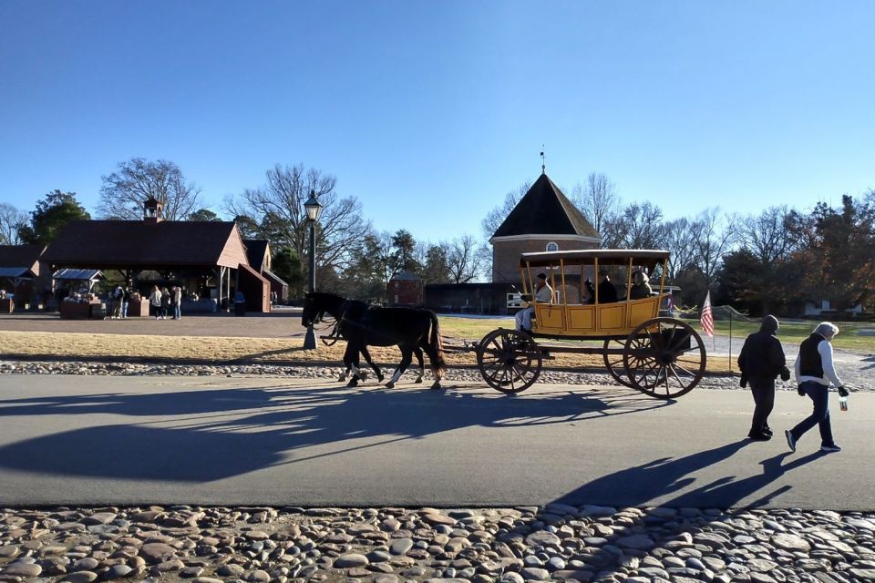 Colonial Williamsburg: Christmas Walking Tour - Key Points