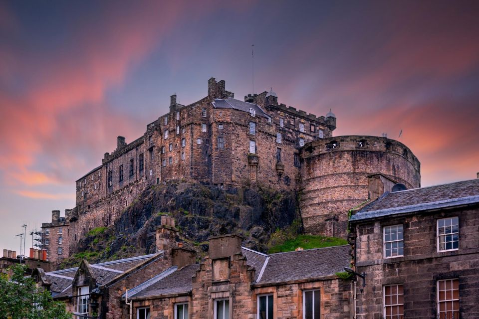 Edinburgh: Express Walk With a Local in 60 Minutes - Key Points