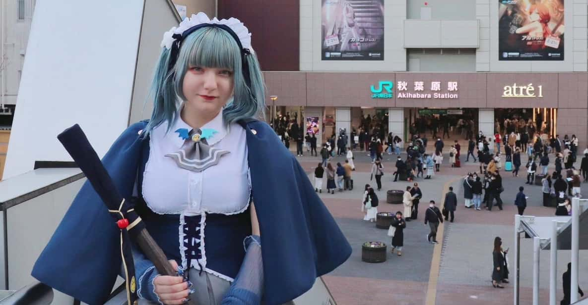 Expert Anime Guide in Akihabara With a Maid Witch - Key Points