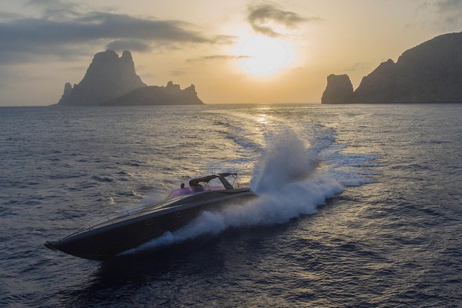 Feel the Ibiza Boat Experience With This Amazing Boat! - Key Points