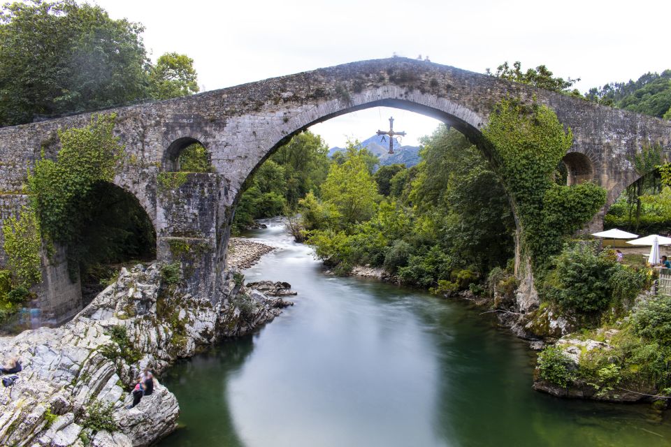 From Oviedo: Covadonga Lakes Day Tour With Guided Hike - Key Points