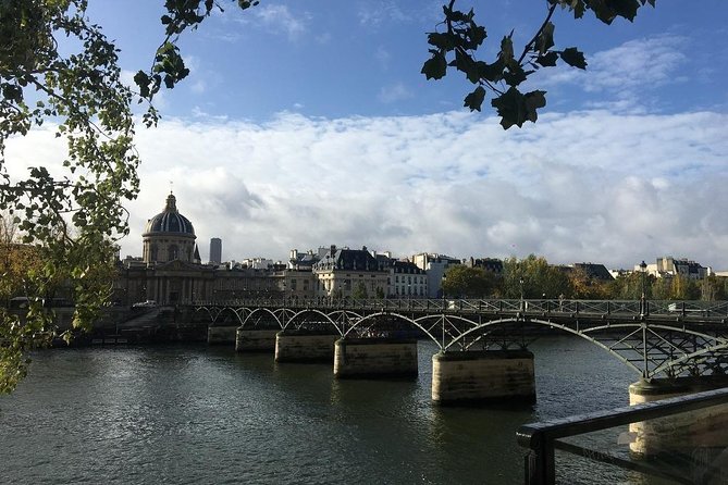 Group Tour of Paris With Real Guide in English - Key Points