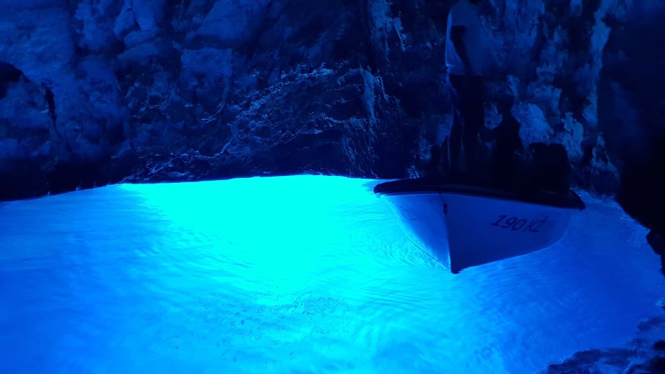 Hvar: Private Blue Cave and Vis Speedboat Tour - Key Points