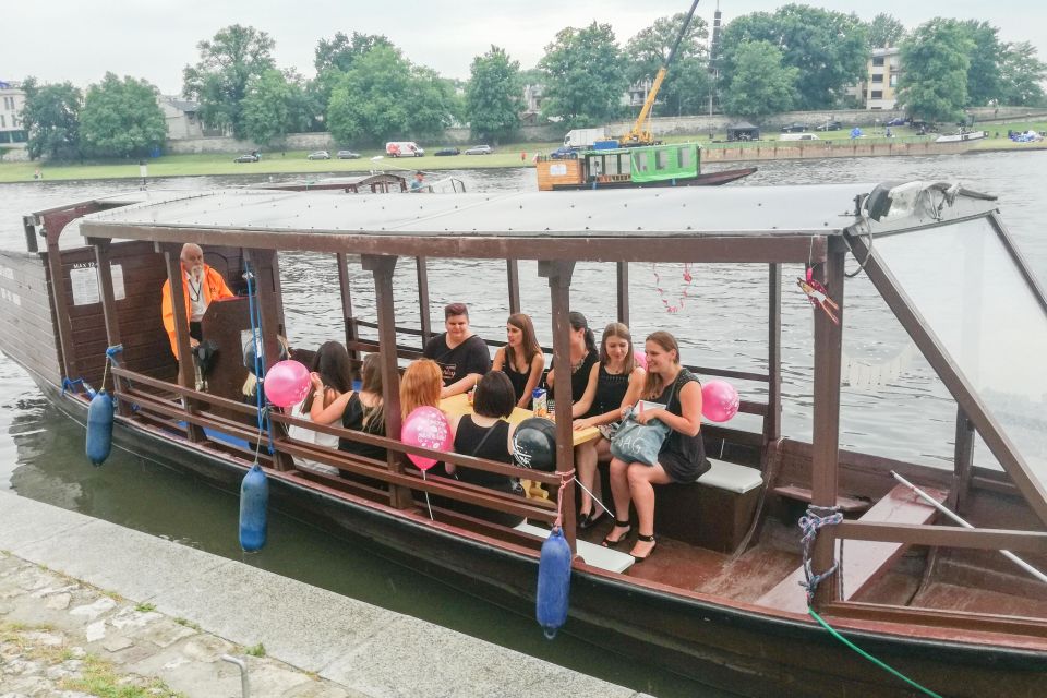 Krakow: Romantic Evening Vistula Cruise With a Glass of Wine - Key Points