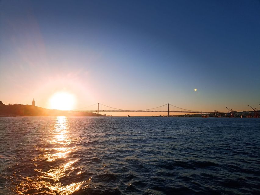 Lisbon: Private Sunset Sailboat Tour With Welcome Drink - Key Points