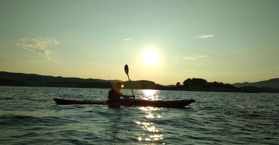 Lumbarda - Sunset Kayak Tour With a Picnic - Wine and Sweets - Key Points