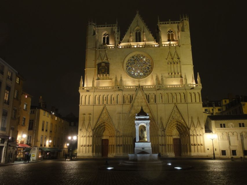 Lyon: Old District Private Guided Walking Tour - Key Points