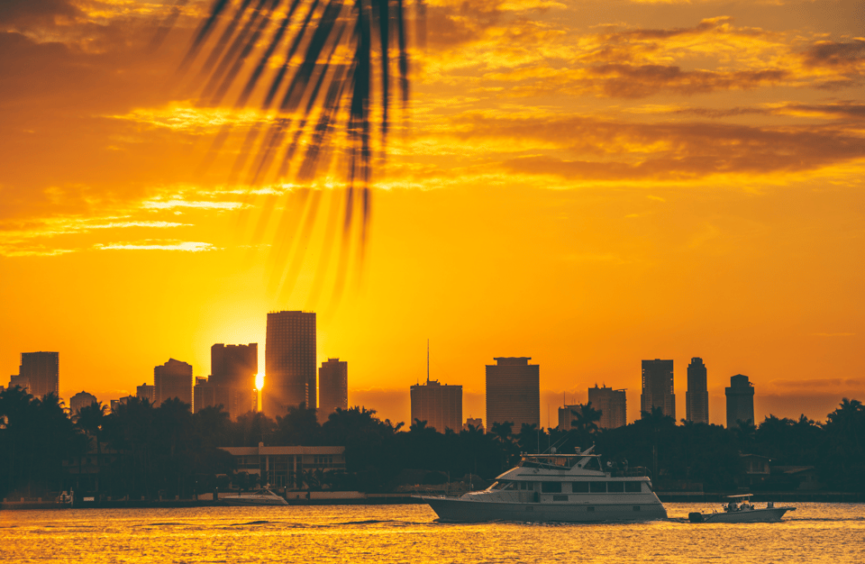 Miami: Scenic Cruise With Bar on Board - Inclusions