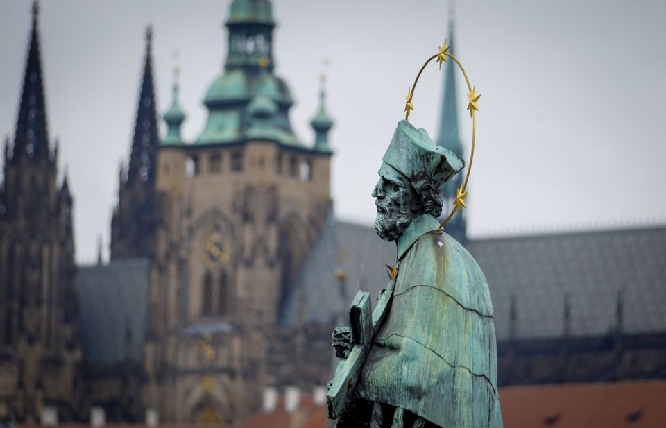 Prague: Old Town Highlights & Hidden Gems Guided Tour - Key Points