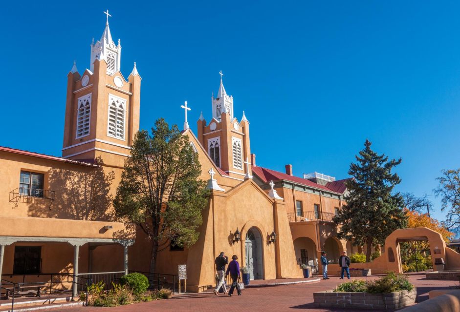 Romantic Rendezvous: Albuquerque's Enchanting Couple's Walk - Key Points