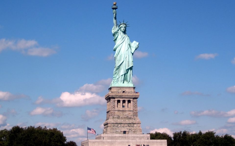 Statue of Liberty and Ellis Island Guided Tour - Key Points