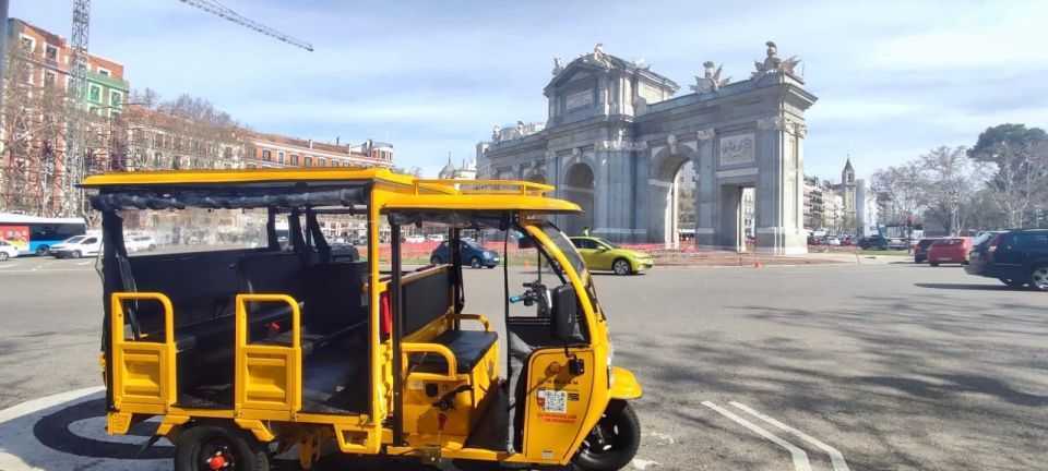 Tuk Tuk 1 Hour for the Best of Madrid With Audio Guide - Key Points