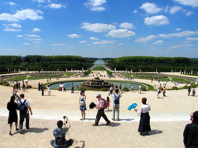 Versailles-Giverny Day Tour With Lunch at Moulin De Fourges - Key Points