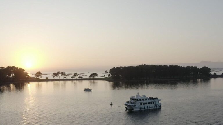 O Grove: Boat Tour at the Arousa Estuary With Mussel Tasting