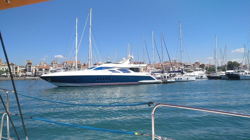 Cambrils/Salou: Coastline Catamaran 2h With Drinks, Pickup - Activity Overview