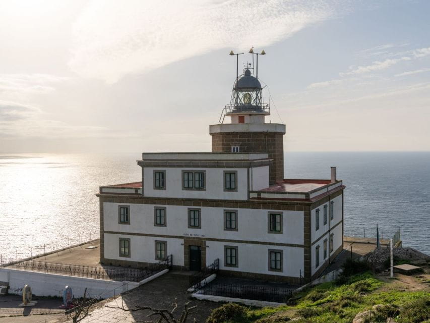 From Santiago: Finisterre Lighthouse Sunset Tour