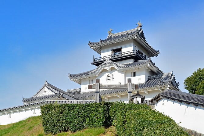 Kakegawa Castle and Sake Tasting Private Tour With Public Train