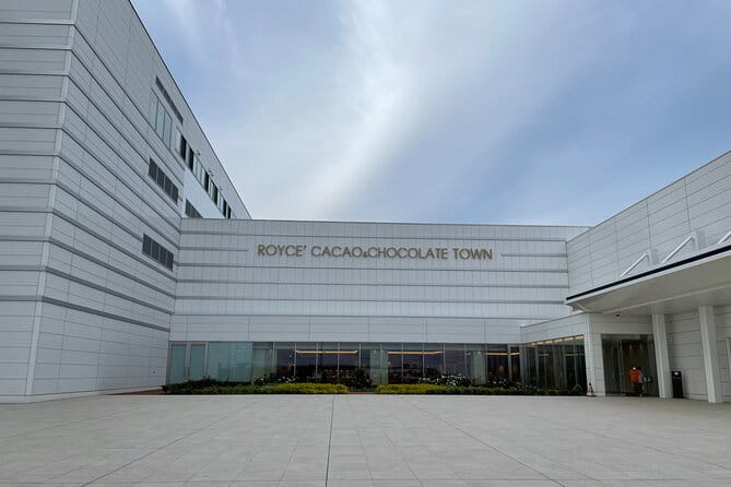 Sapporo Privete Tour: Royce Town, Autumn Foliage, Sunset Viewing - Exploring Royce Chocolate Town