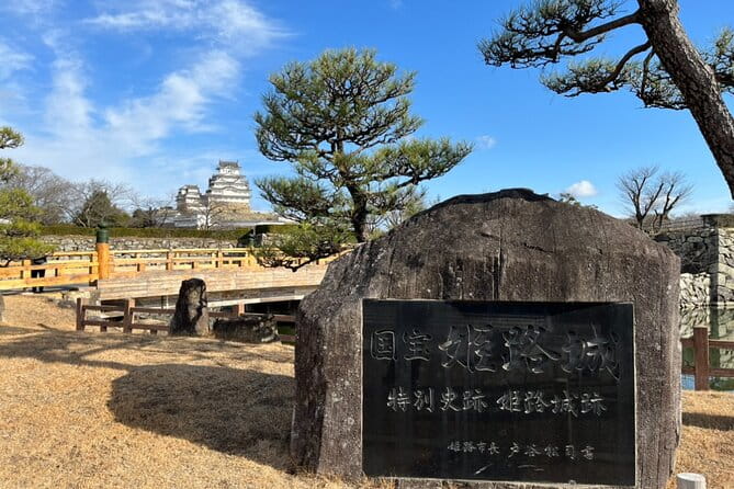 Walking Tour in Himeji Castle Garden and Aizome Indigo Dyeing