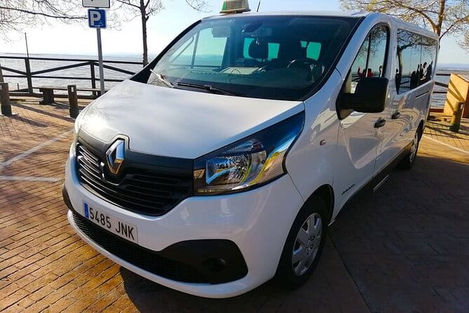 Airport Transfer! Osaka Airport (ITM) to Center of Hotel in Osaka - Overview of Private Transportation Service