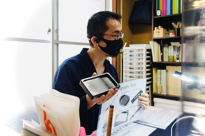 Calligraphy Experience, Sword-drawing and Calligraphy Performance - Experiencing Calligraphy