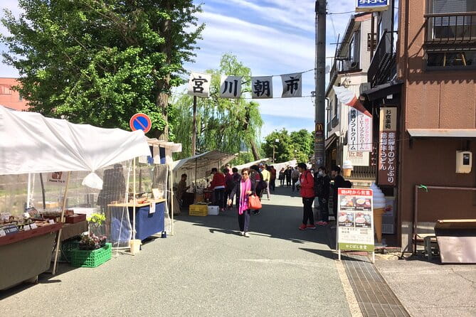 EXPERIENCE TAKAYAMA OLD TOWN & MORNING MARKETS in 1 Hour!