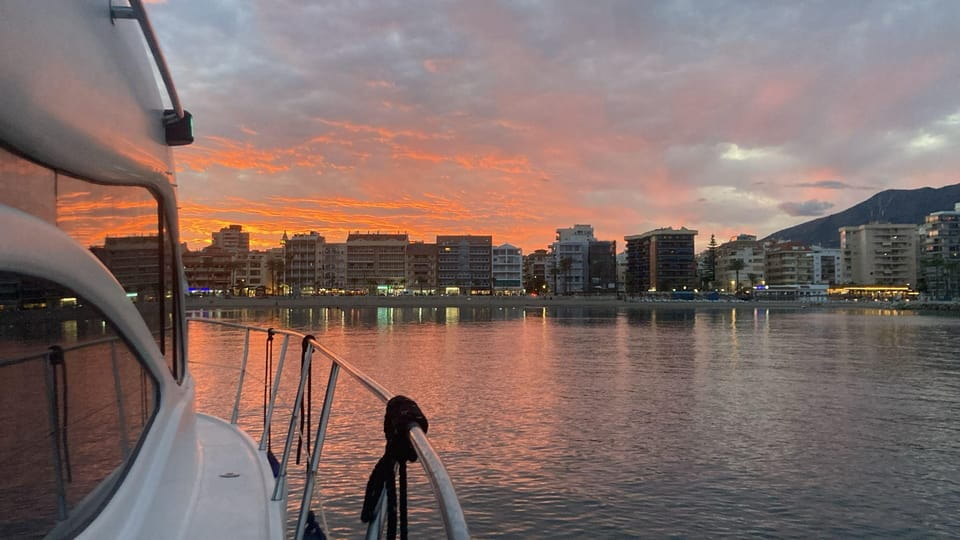 Fuengirola: Sunset Boat Tour With Champagne Diner - Tour Overview