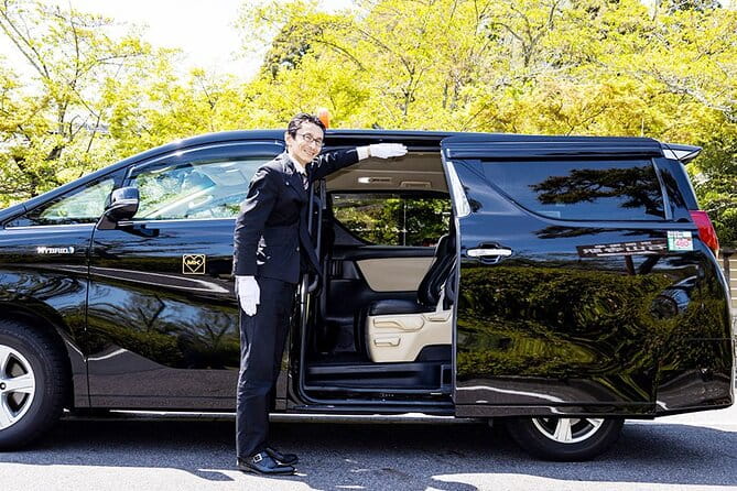 Fukuoka Airport to From Fukuoka City Private Taxi Transfers