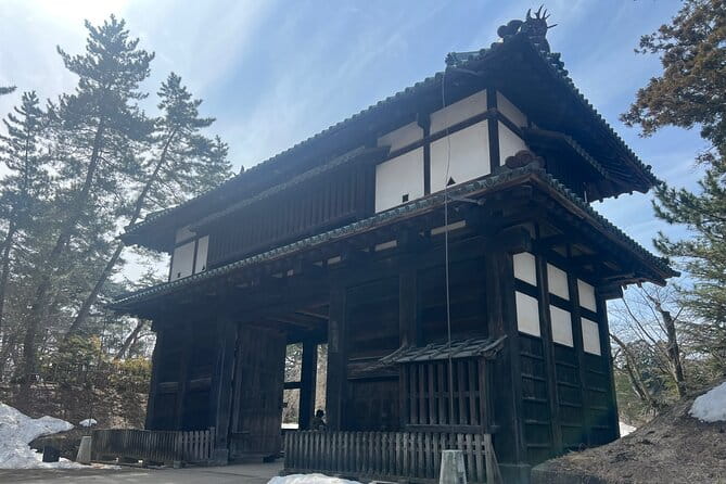 Half-Day Hirosaki Castle and Samurai House Tour With Guide - Overview of the Tour Experience